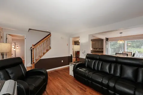 6 Concord Avenue Derry NH 03038