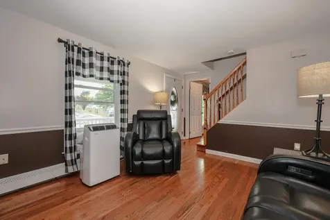 6 Concord Avenue Derry NH 03038