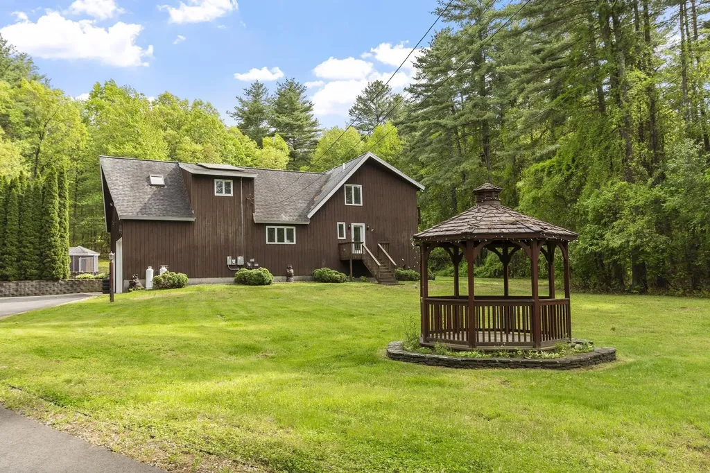 14 William Drive Pelham NH 03076