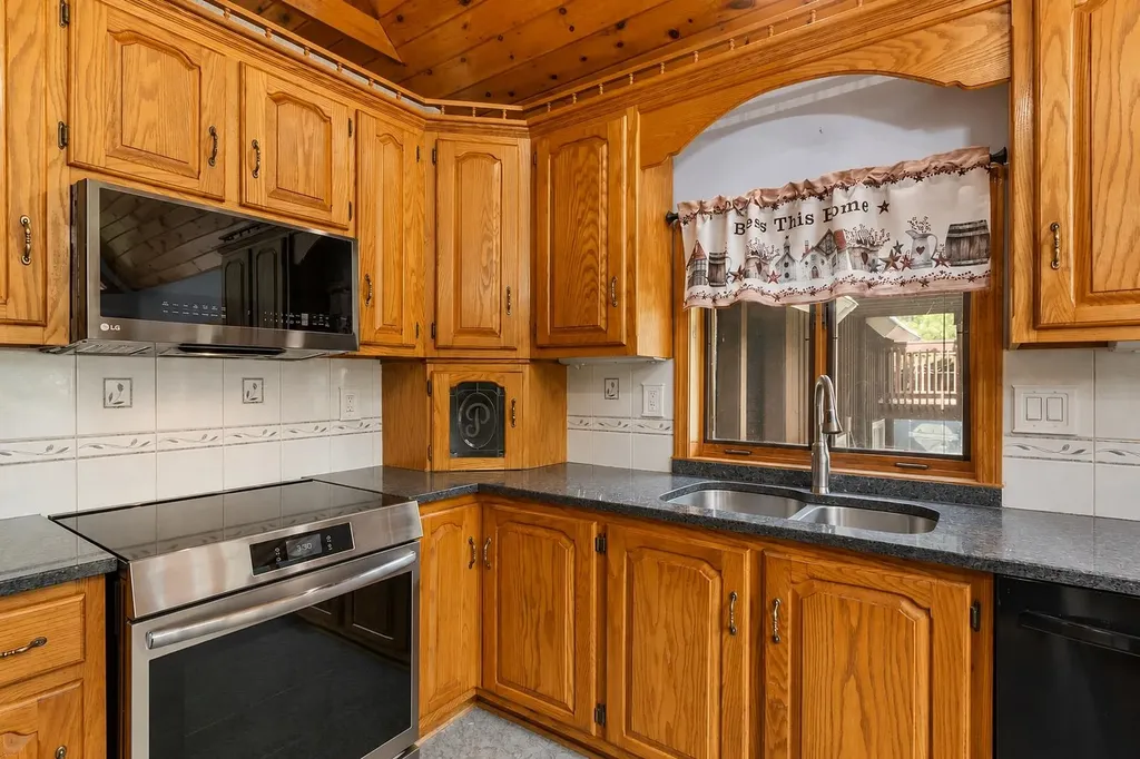 14 William Drive Pelham NH 03076