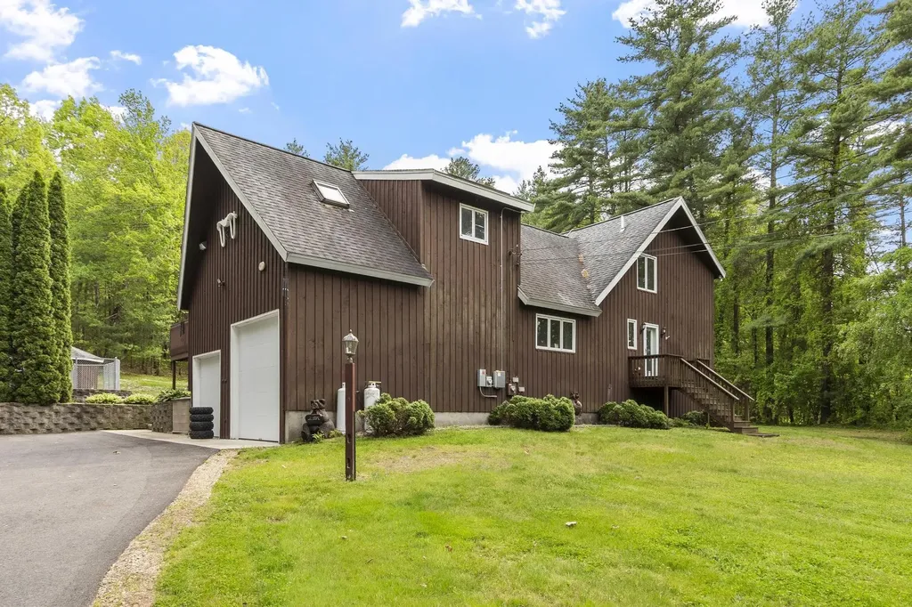 14 William Drive Pelham NH 03076