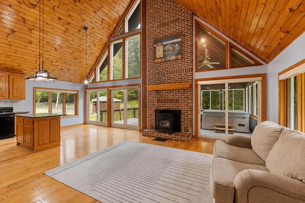 14 William Drive Pelham NH 03076