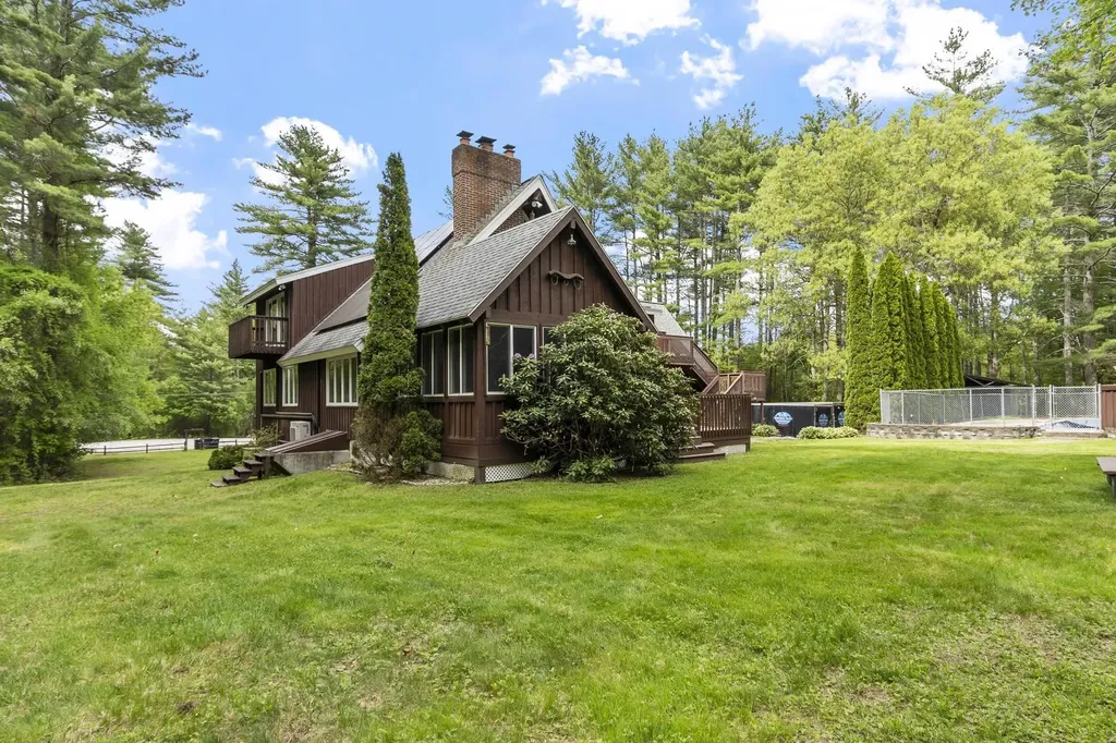 14 William Drive Pelham NH 03076