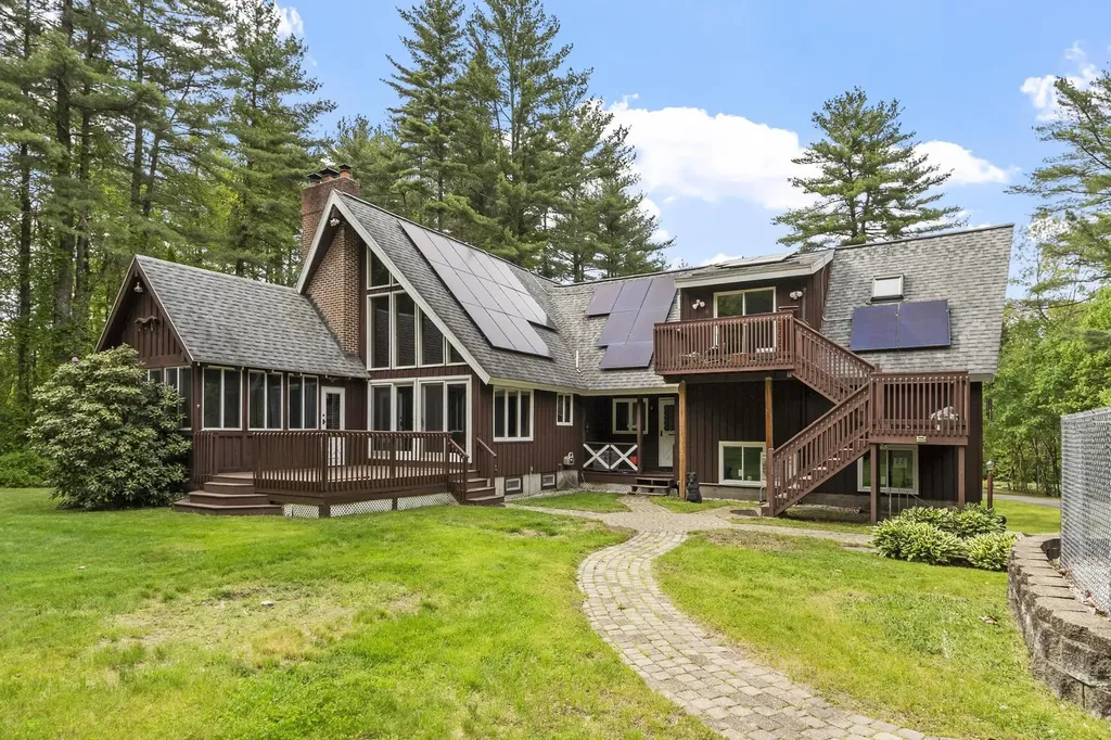 14 William Drive Pelham NH 03076