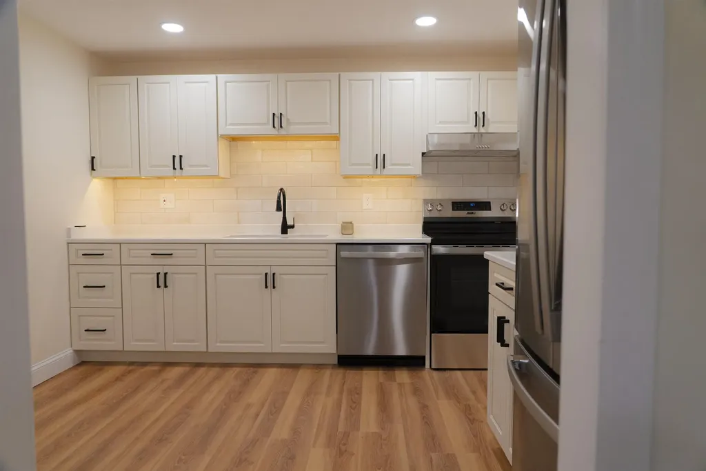 3 Silvestri Circle Derry NH 03038