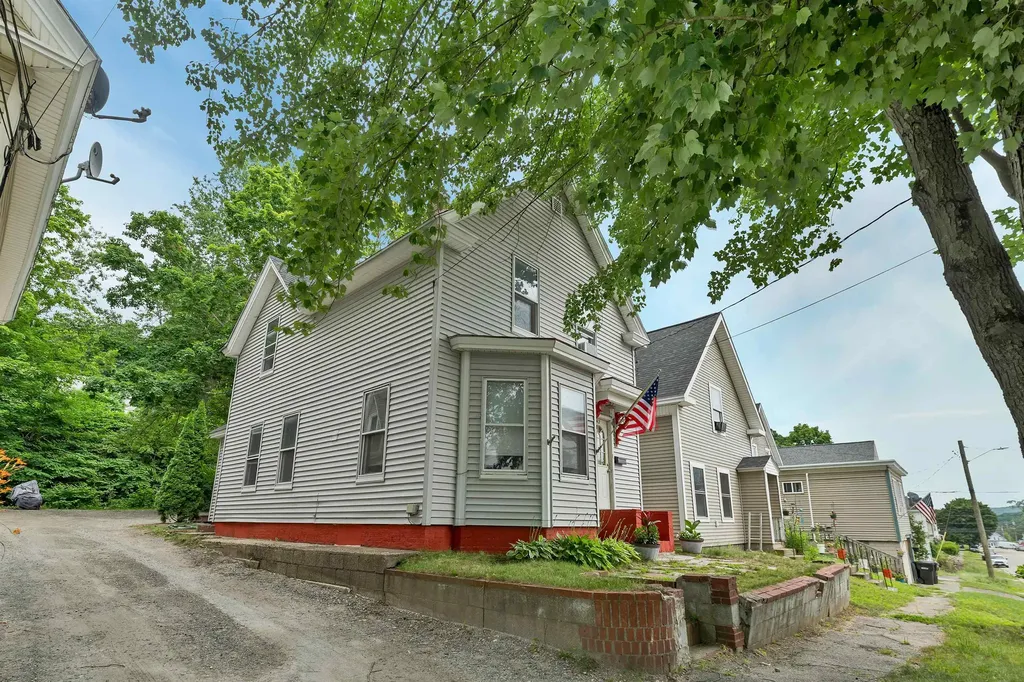102 Franklin Street Franklin NH 03235