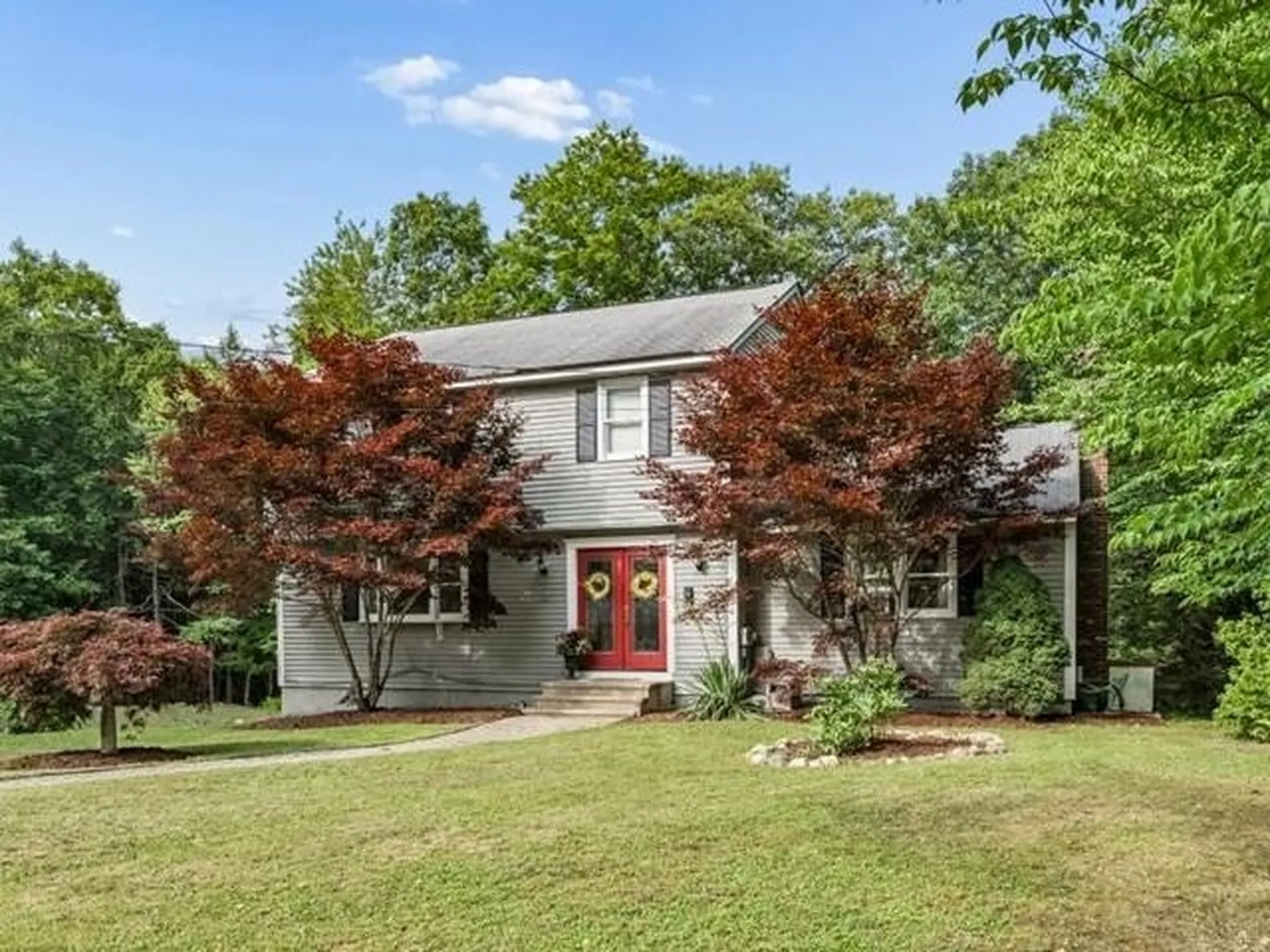 21 Nathaniel Drive Amherst NH 03031
