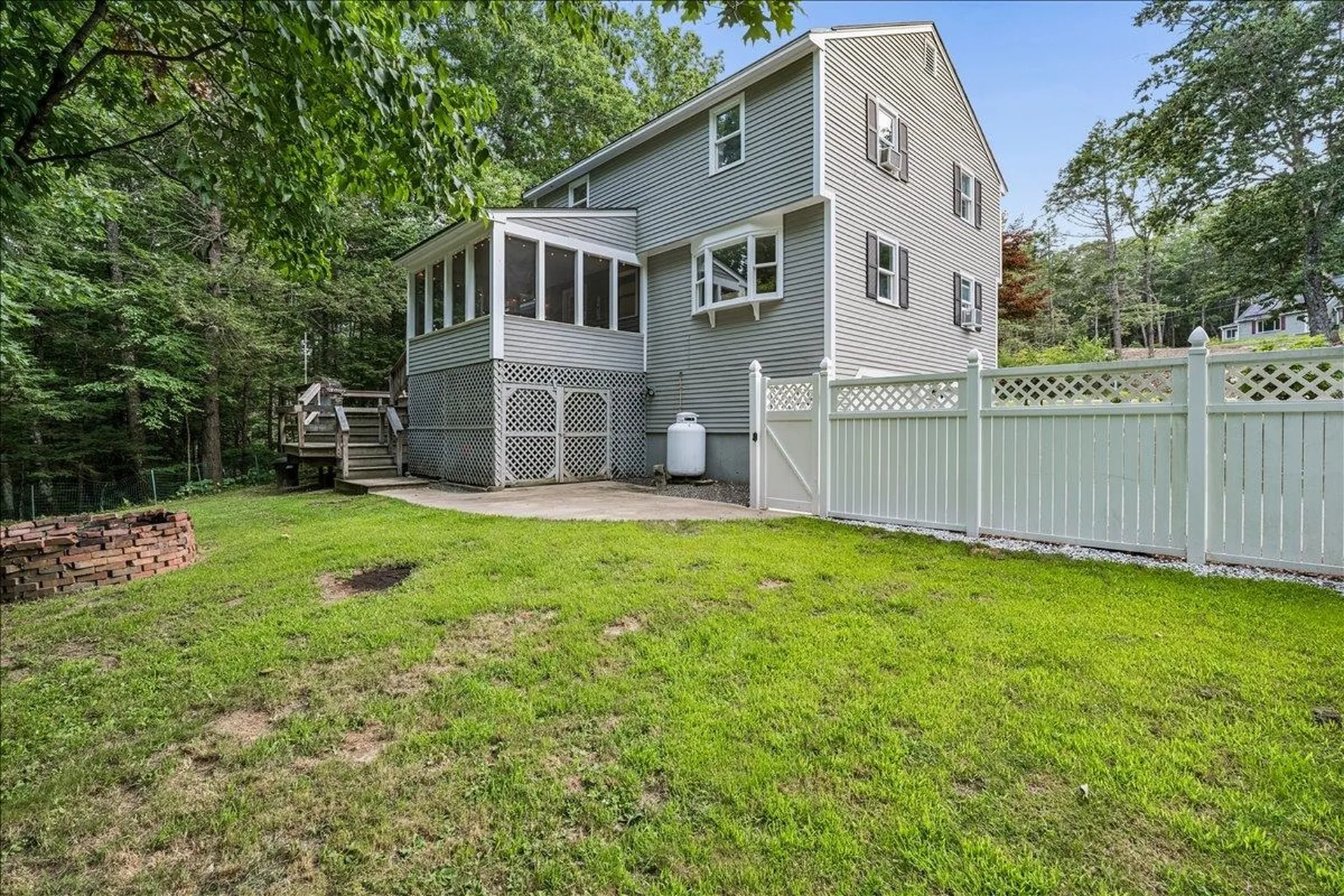 21 Nathaniel Drive Amherst NH 03031