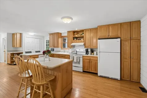 21 Nathaniel Drive Amherst NH 03031