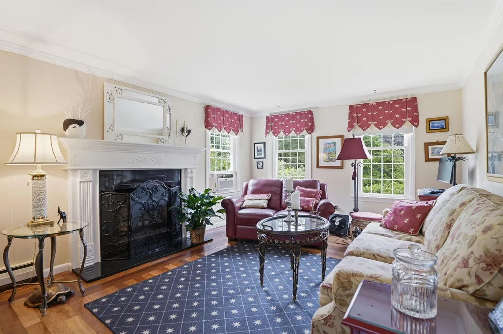 9 Whitman Road Nashua NH 03062
