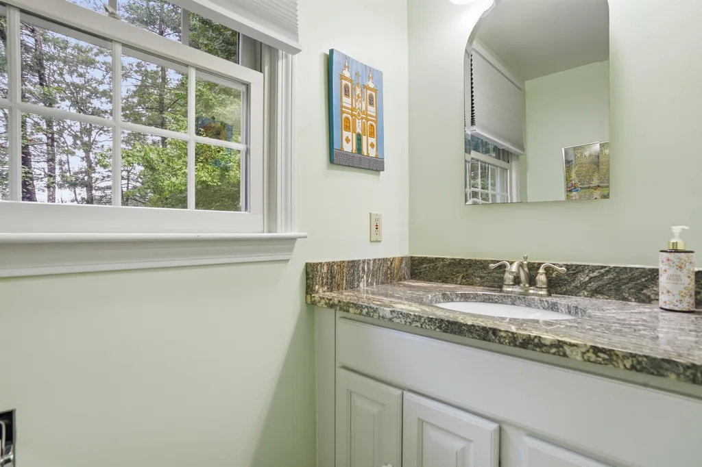 9 Whitman Road Nashua NH 03062