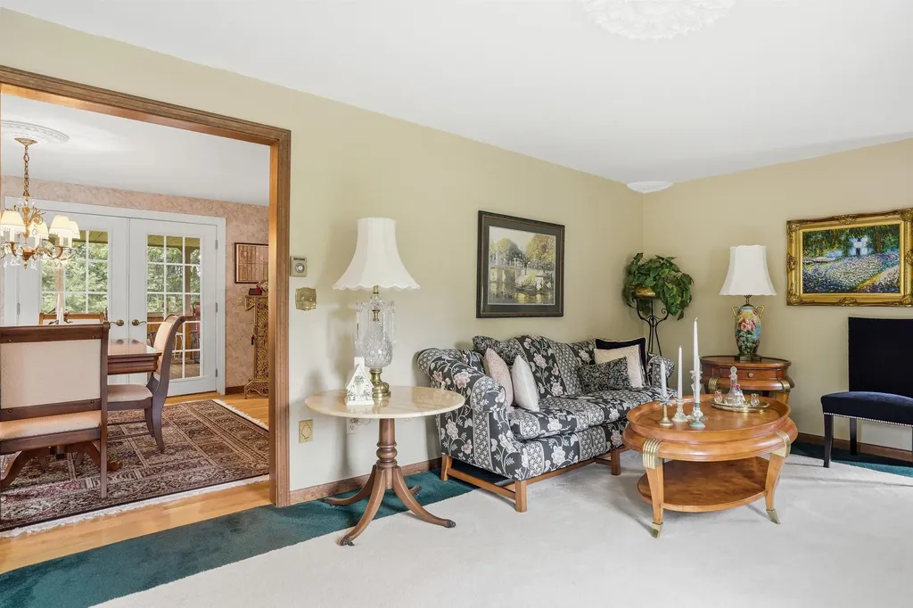 9 Whitman Road Nashua NH 03062