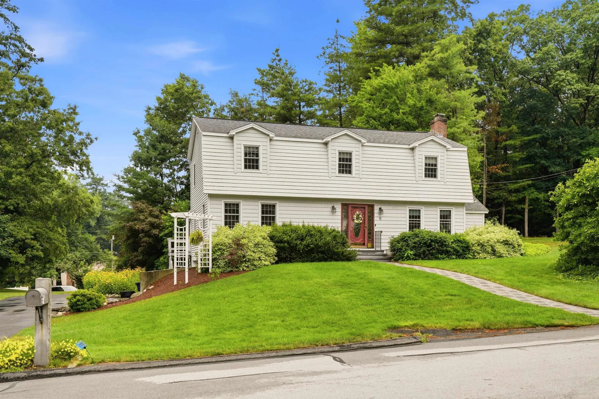 9 Whitman Road Nashua NH 03062