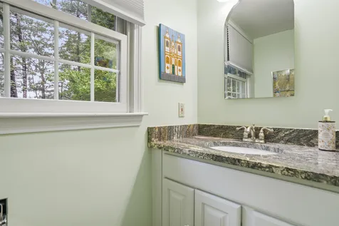 9 Whitman Road Nashua NH 03062