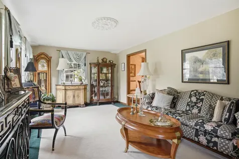 9 Whitman Road Nashua NH 03062