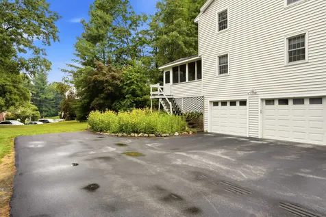 9 Whitman Road Nashua NH 03062