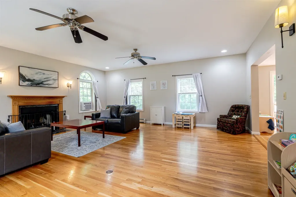 39 Lantern Lane Hooksett NH 03106