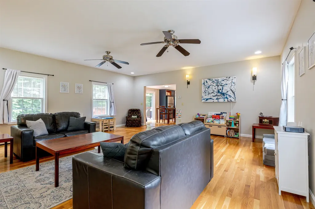39 Lantern Lane Hooksett NH 03106