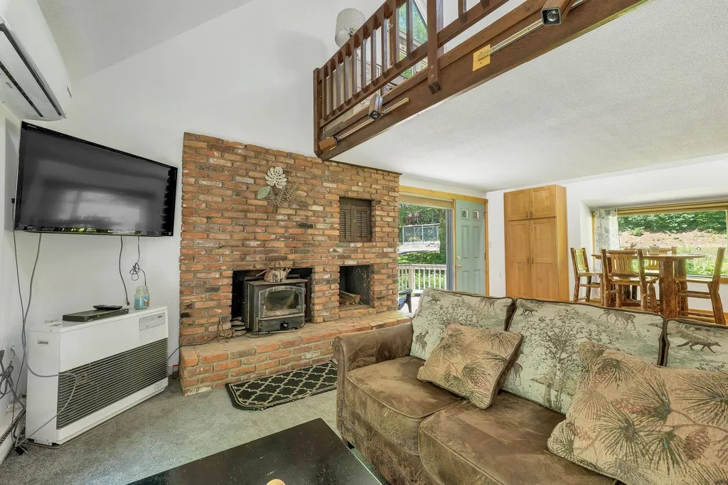 28 Cold Spring Road Thornton NH 03825