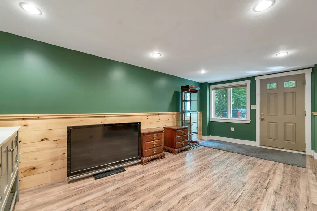 28 Cold Spring Road Thornton NH 03825