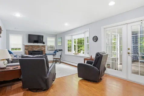 72 Old Farm Road Bedford NH 03110