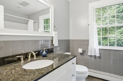 72 Old Farm Road Bedford NH 03110