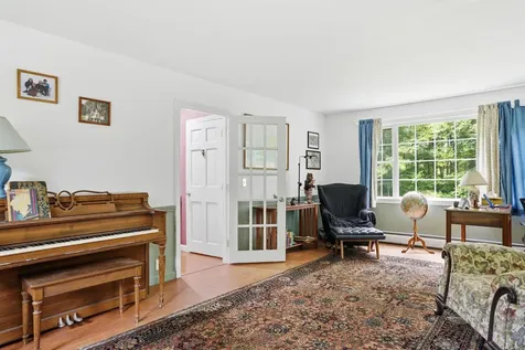 72 Old Farm Road Bedford NH 03110