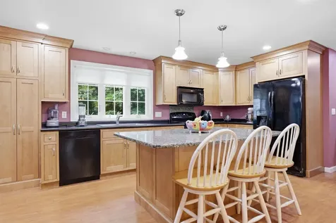 72 Old Farm Road Bedford NH 03110