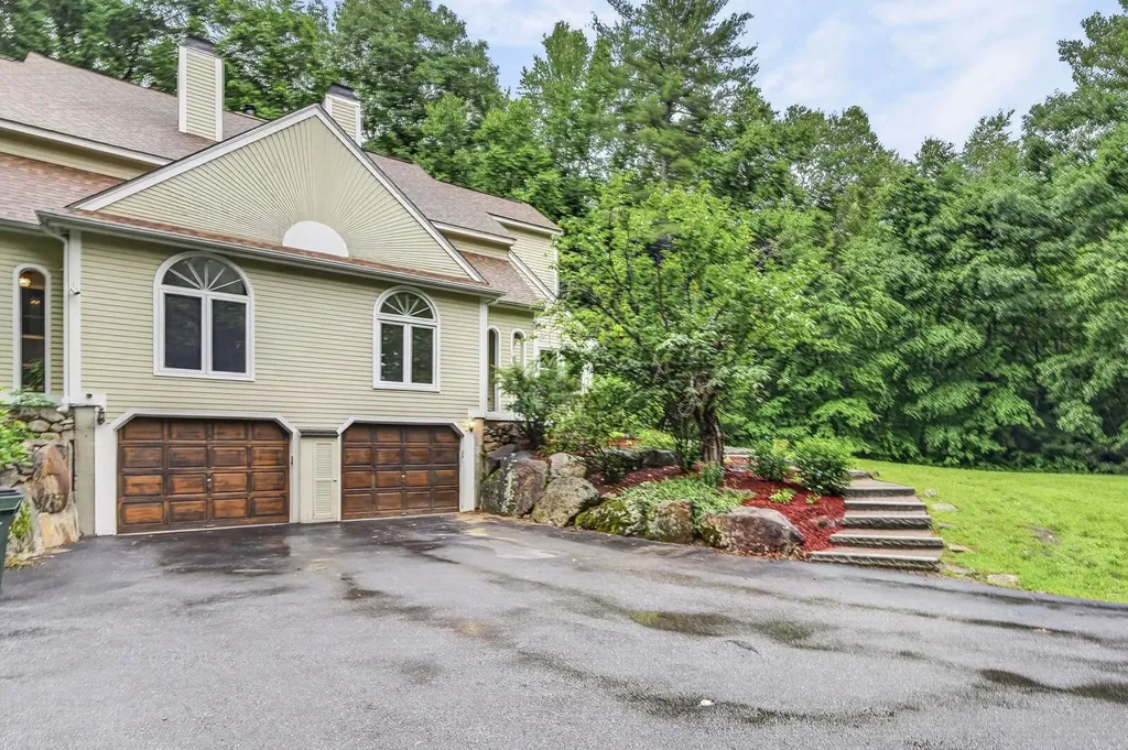 12 Ryan Road Goffstown NH 03045