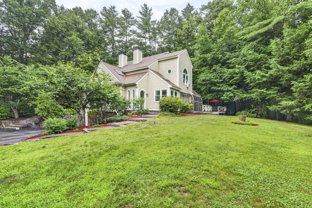 12 Ryan Road Goffstown NH 03045