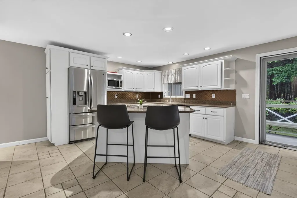 12 Ryan Road Goffstown NH 03045
