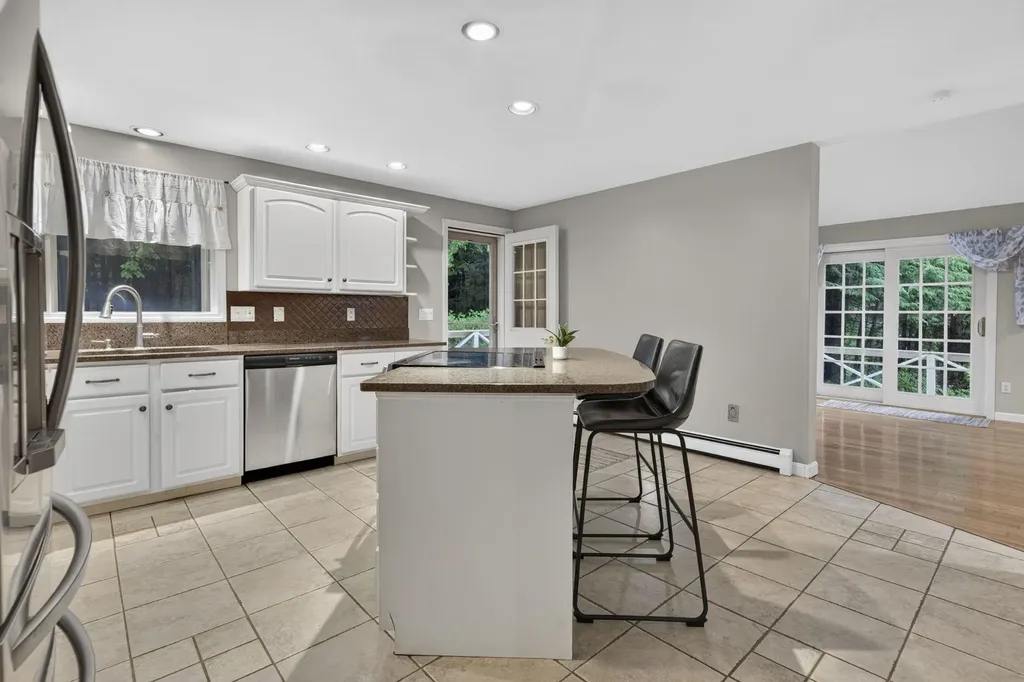 12 Ryan Road Goffstown NH 03045