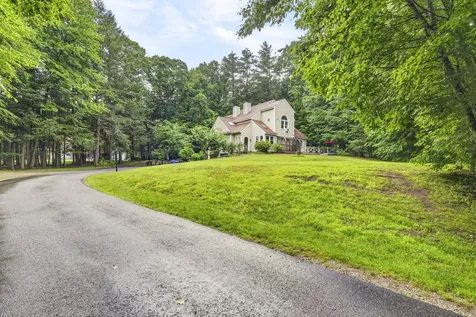 12 Ryan Road Goffstown NH 03045