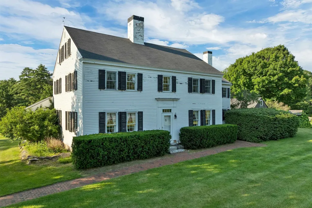 825 North Line Road Tuftonboro NH 03816