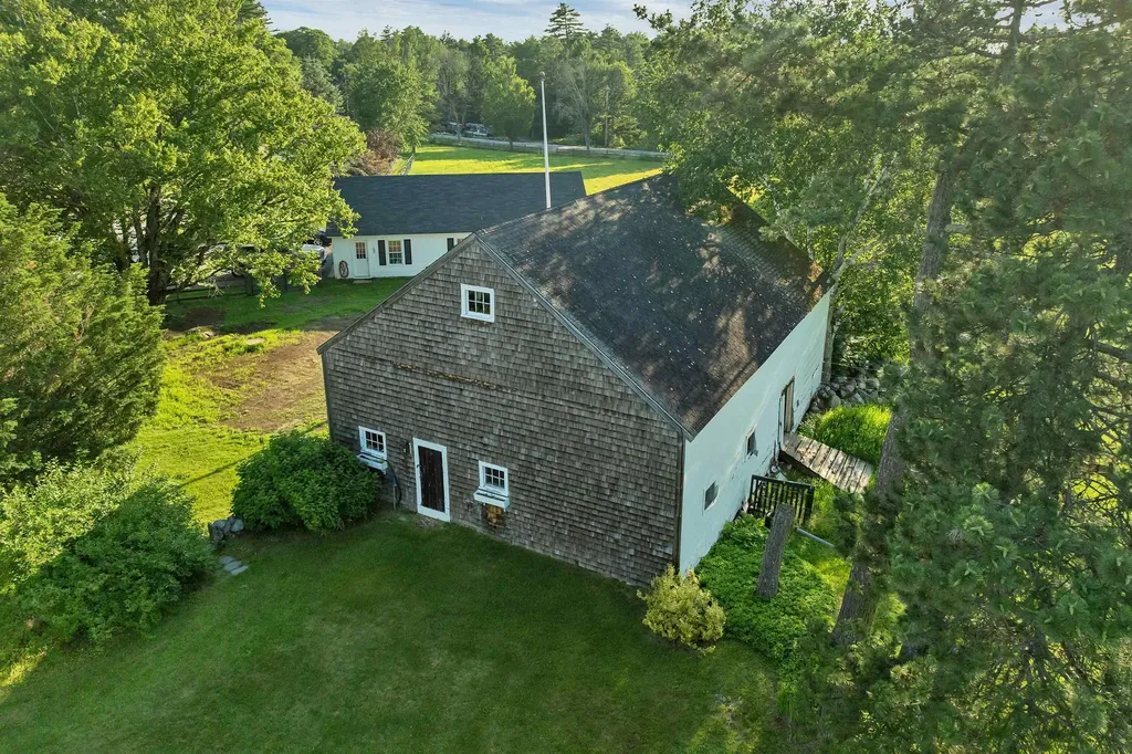 825 North Line Road Tuftonboro NH 03816