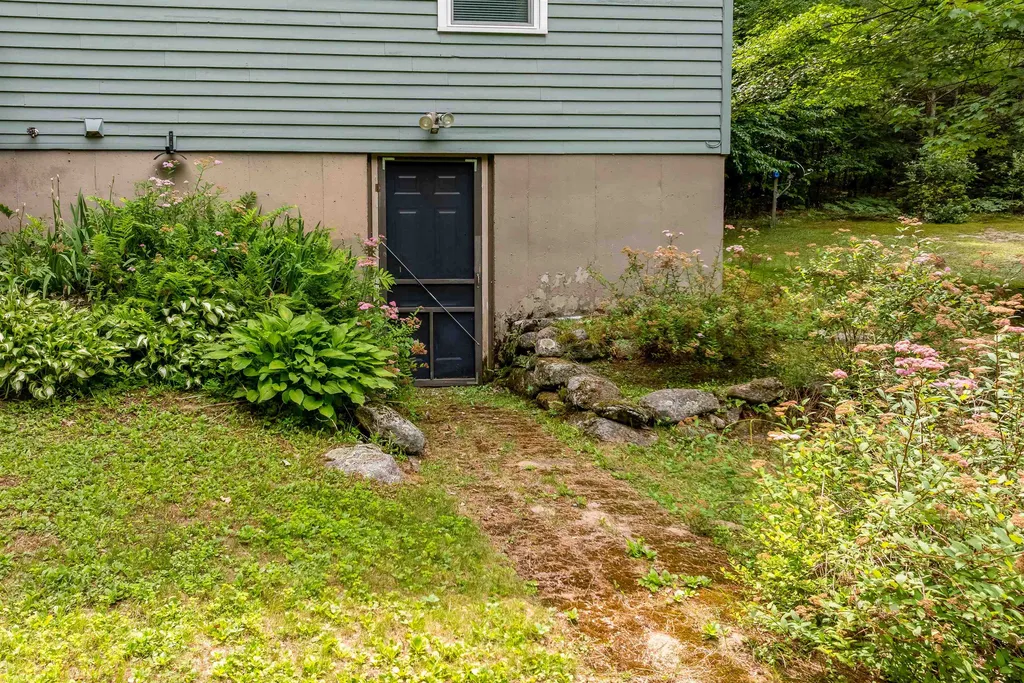 929 Rt 11 Route Sunapee NH 03782
