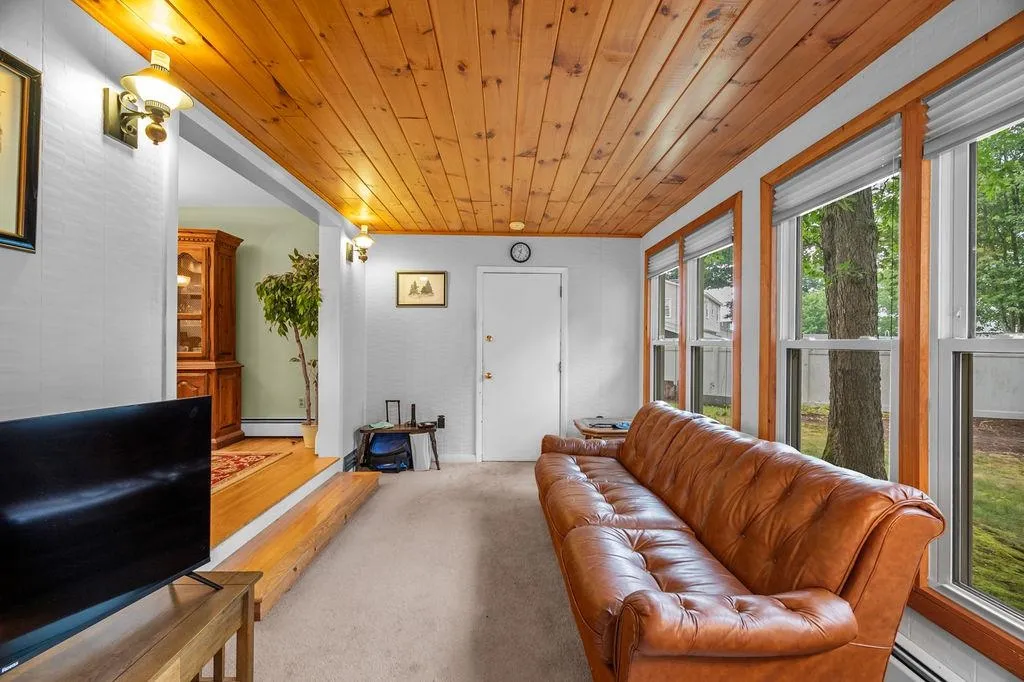 12 Wheaton Drive Nashua NH 03063