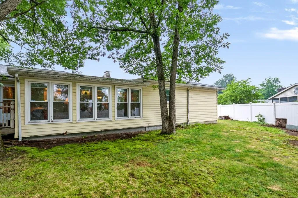 12 Wheaton Drive Nashua NH 03063