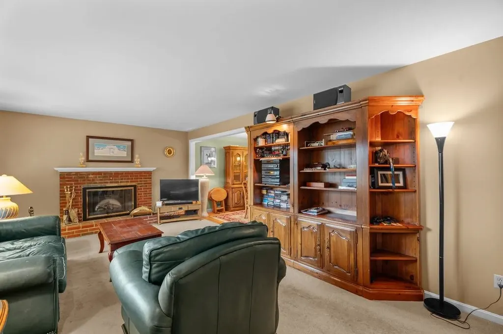12 Wheaton Drive Nashua NH 03063