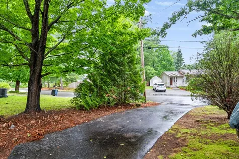 12 Wheaton Drive Nashua NH 03063