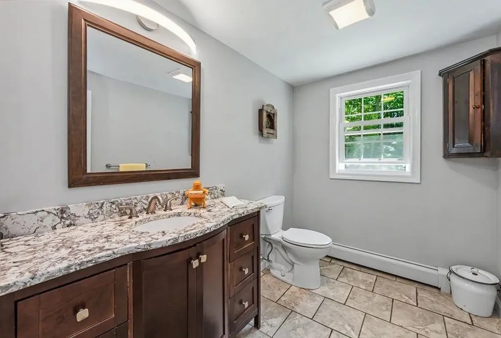 58 Heath Street Newton NH 03858