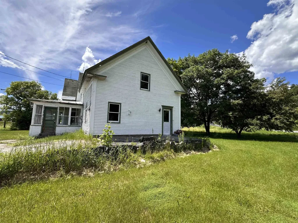 28 Stevens Loop Lyndon VT 05851