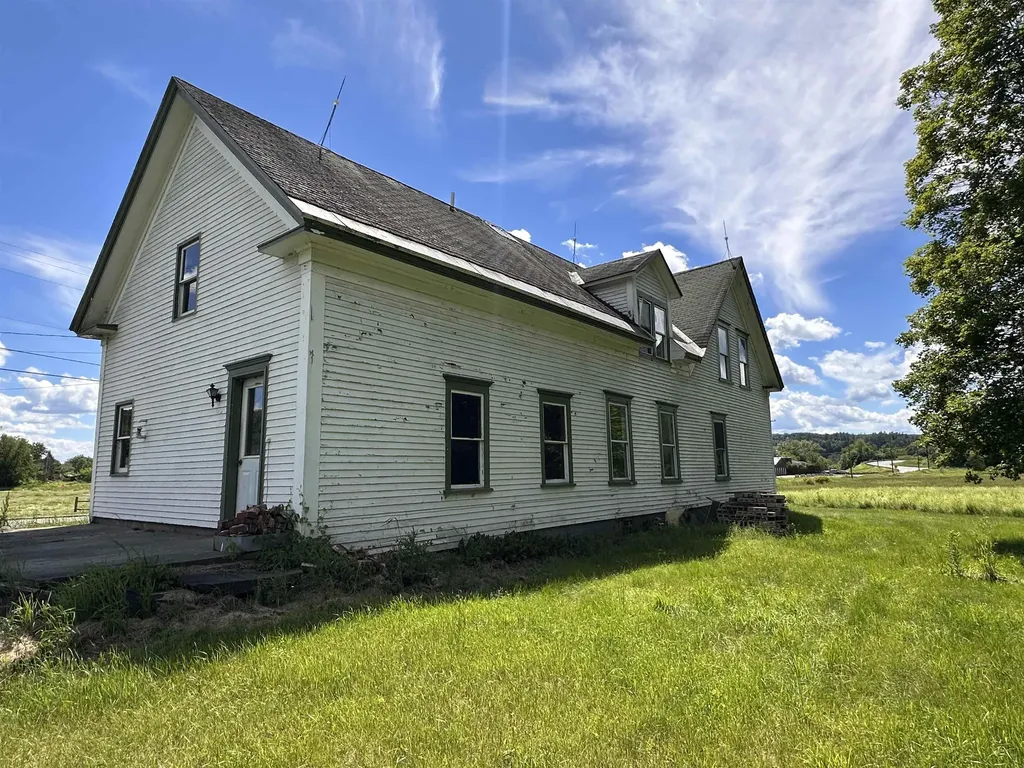 28 Stevens Loop Lyndon VT 05851