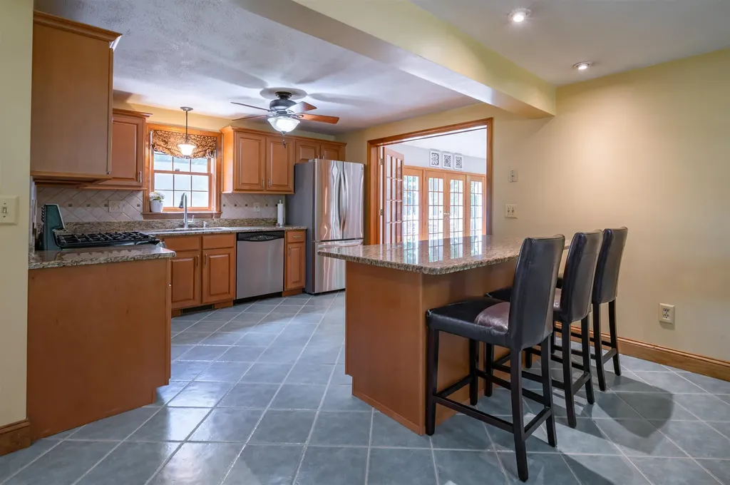 32 Kristin Drive Derry NH 03038