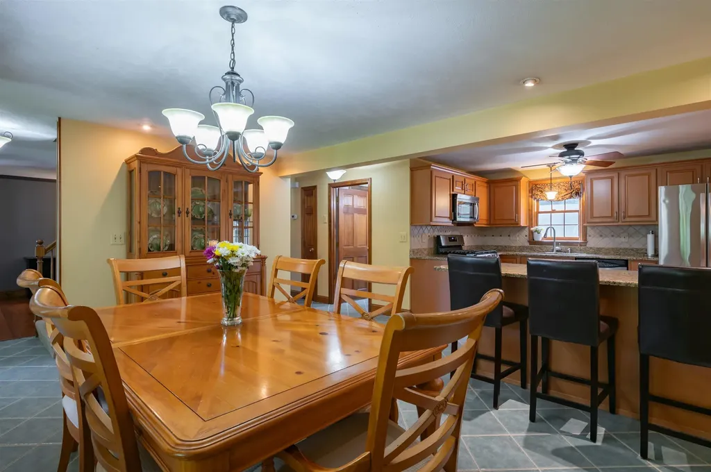 32 Kristin Drive Derry NH 03038