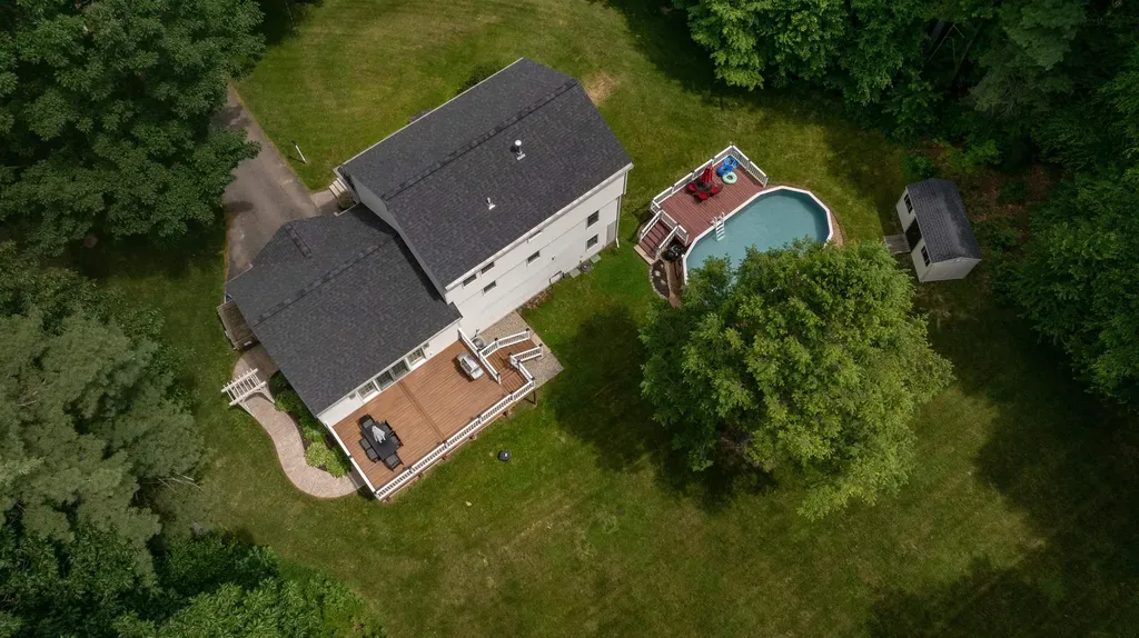 32 Kristin Drive Derry NH 03038