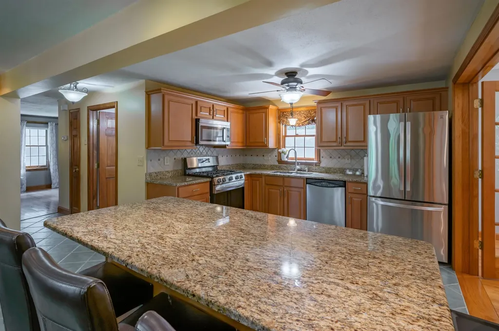 32 Kristin Drive Derry NH 03038