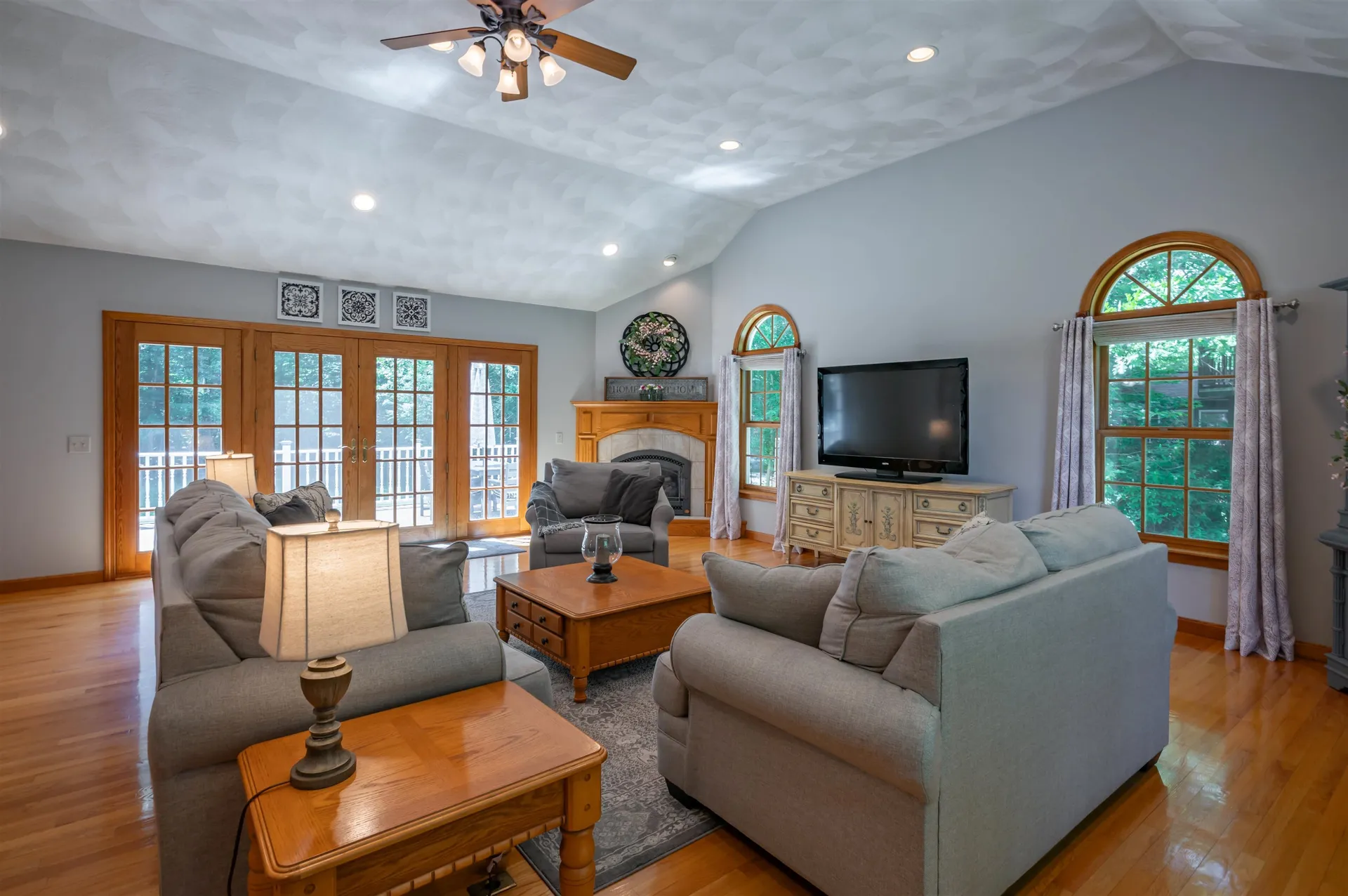 32 Kristin Drive Derry NH 03038
