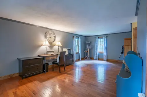 32 Kristin Drive Derry NH 03038