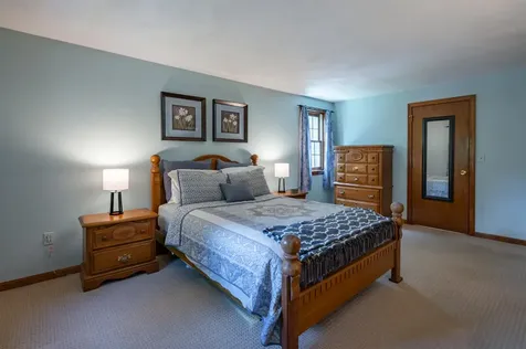 32 Kristin Drive Derry NH 03038